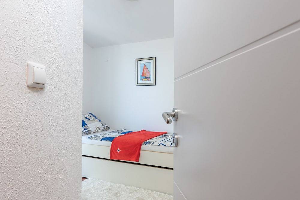 Villa Martina on the beach in Trogir with a beautiful sea view and swimming pool in Trogir, Ciovo