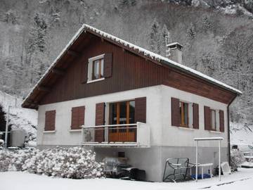Gîte pour 4 personnes, avec jardin et vue, adapté aux familles à Thônes