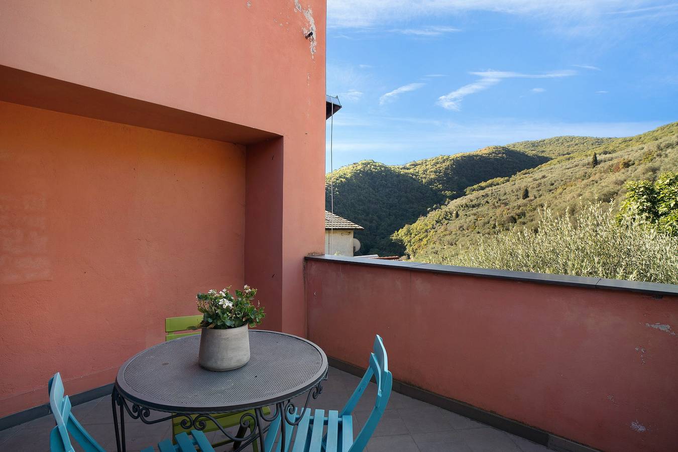Appartamento intero, Appartamento per vacanze "Immerso nel verde", con vista montagne, terrazza e Wi-Fi in Olivastri, Chiusavecchia