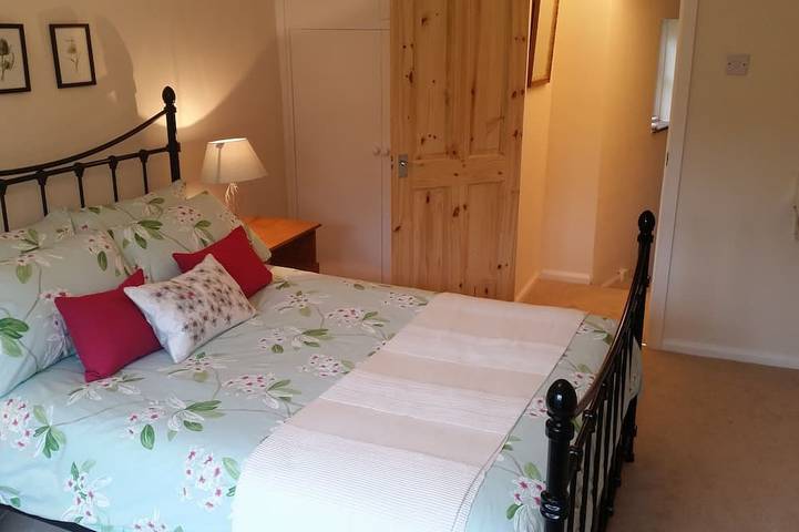 Charmante neu renovierte Hütte, Ashdown Wald, ausgezeichnete Kneipe in Danehill, Ost Sussex