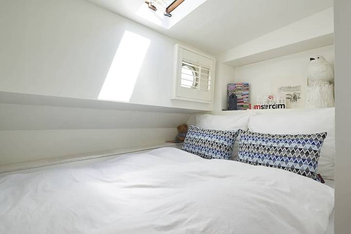 Luxe 3Br woonboot van 110m² in Amsterdam Centrum! in Nederlandse kust