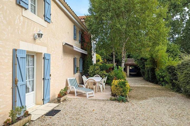 Gîte pour 5 personnes, avec Terrasse et Jardin dans Saint-Genis-d'Hiersac