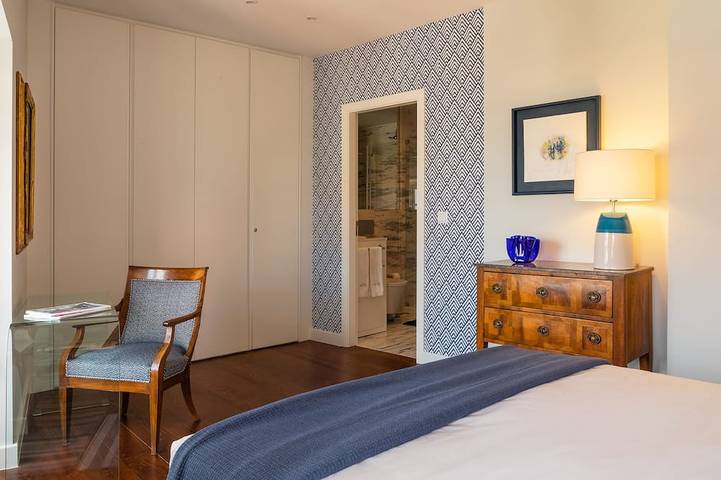 Ganze Wohnung, By the Castle | Luxurious, Private Garden & Heated Swimming Pool in Santa Maria Maior, Lissabon Distrikt