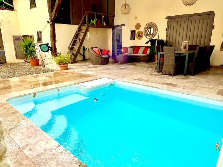 Location de vacances pour 6 personnes, avec Terrasse ainsi que Jardin et Piscine à Vienne (Isère)