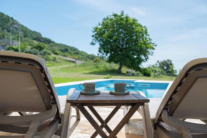 Villa für 6 Personen, mit Sauna und Balkon sowie Garten und Whirlpool in Montenegro