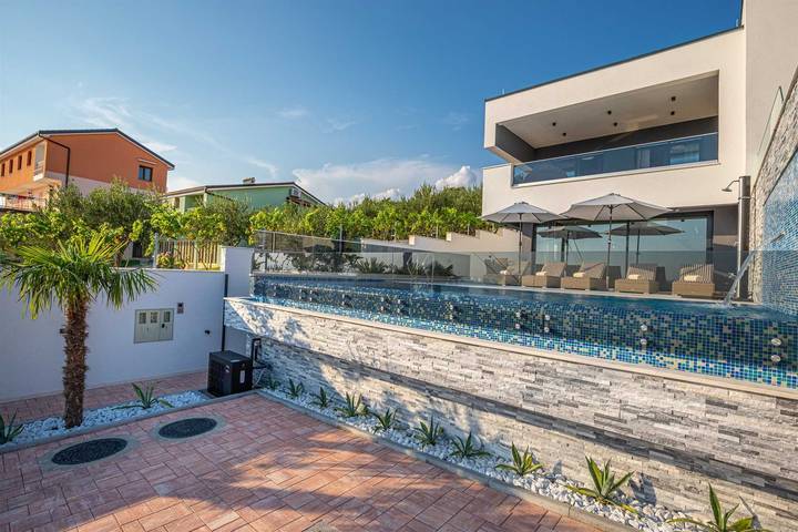 Villa für 8 Personen, mit Balkon und Meerblick sowie Sauna in Crikvenica