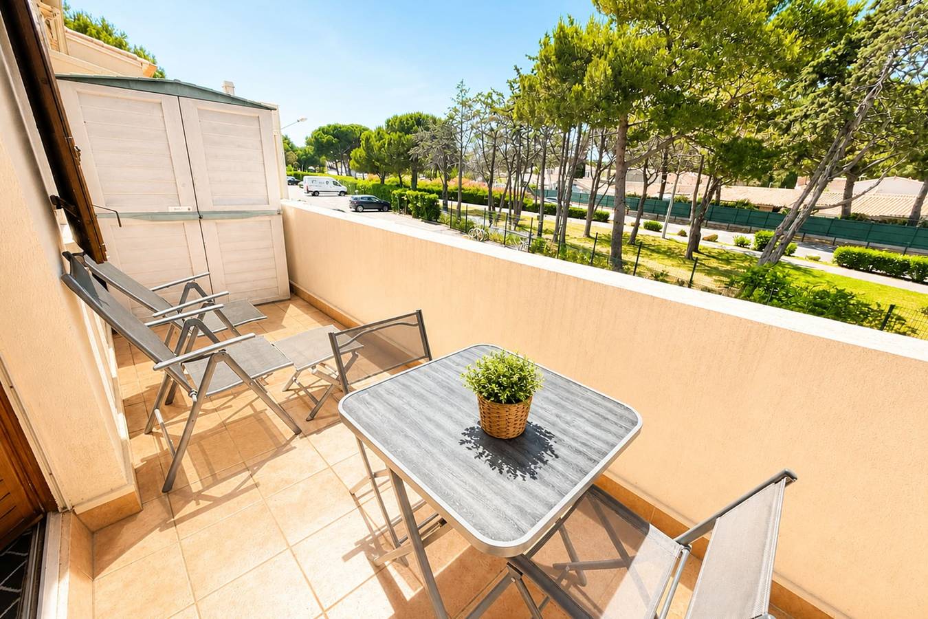 Entire apartment, Eureka 118 - Appartement -Piscine Terrasse - Plages à pied in Cap d'Agde, Agde