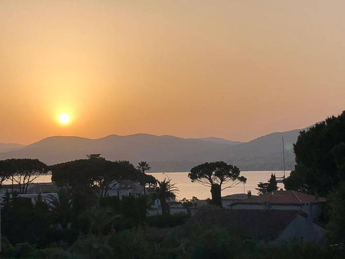 Gîte pour 5 personnes, avec terrasse et vue dans Plage de la Bouillabaisse - 3