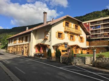 Cottage pour 2 personnes, avec jacuzzi ainsi que terrasse et sauna à Lélex