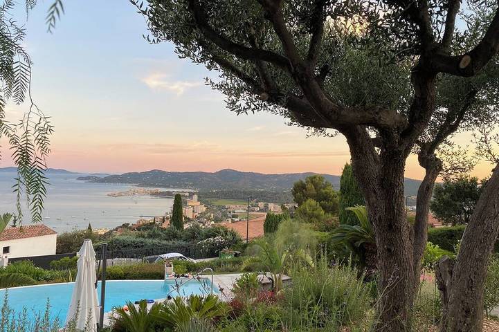 Villa pour 8 personnes, avec terrasse et jardin dans Le Lavandou