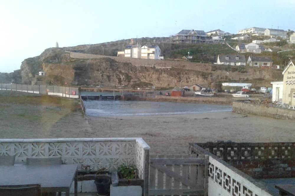 Ocean View, Portreath. Beachfront. Friday checkin in Portreath, Cornwall