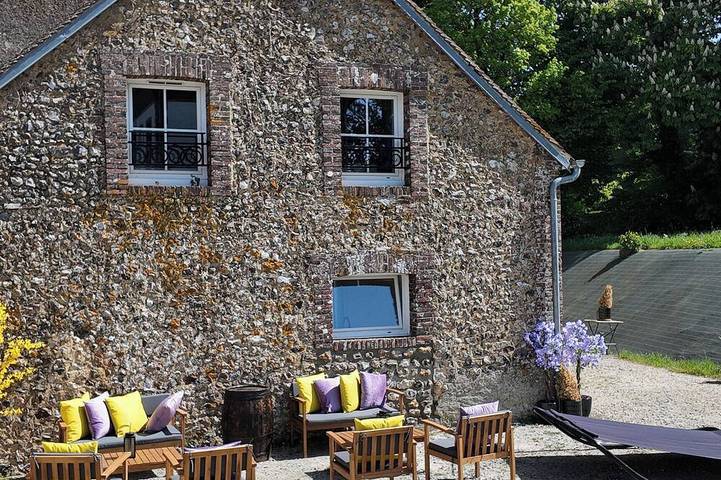Gîte pour 12 personnes, avec jacuzzi et jardin dans Les Aspres