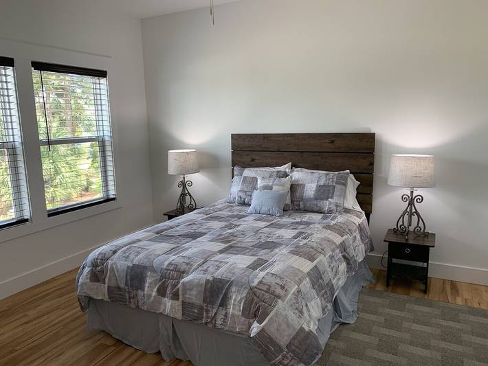 Vacation rental for 8 people, with yard and balcony in Folly Beach