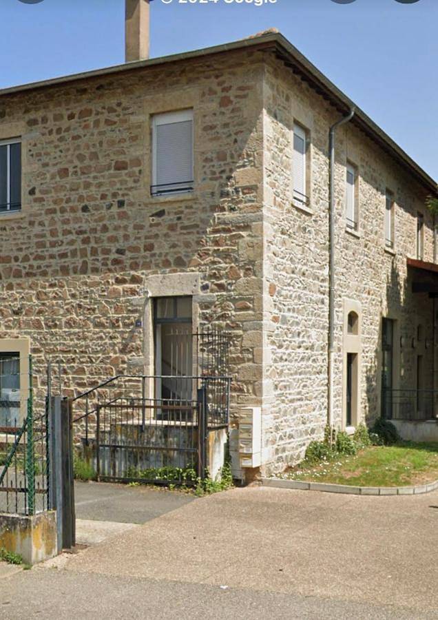 Appartement entier, La parenthèse dorée Studio à saint bel in Sain-Bel, Lyon et ses environs