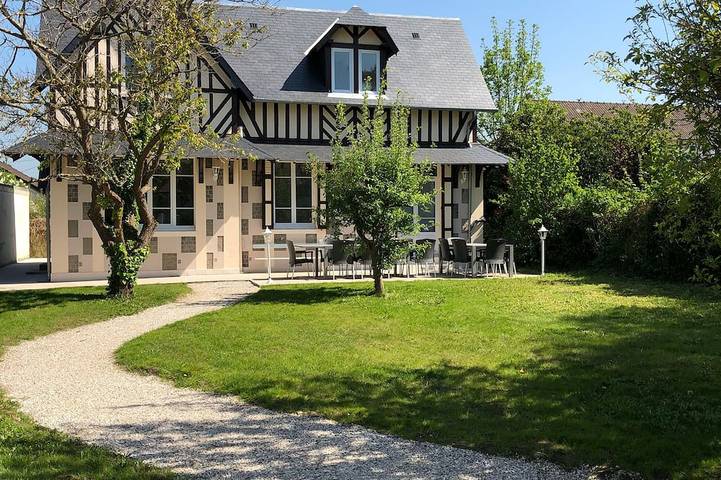 Villa pour 15 personnes, avec terrasse et jardin à Villers-sur-Mer