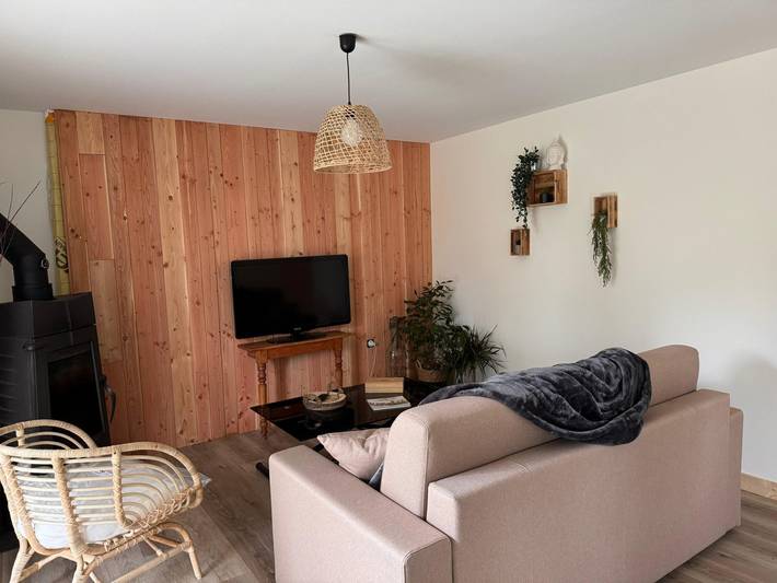 Gîte pour 6 personnes, avec jacuzzi et piscine ainsi que jardin et terrasse, animaux acceptés à Labeaume - 4