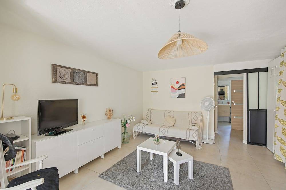 Apartamento entero, Charming T2 apartment near the sea - Residence with trees and swimming pool in Le Pradet, Region de Toulon