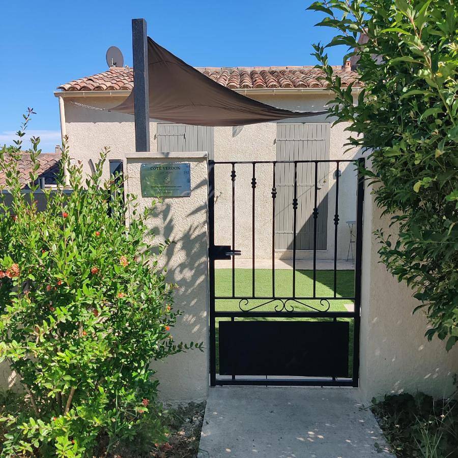 Appartement entier, One-Bedroom Apartment in Quinson, Parc naturel régional du Verdon