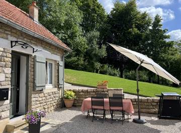 Gîte pour 2 personnes, avec terrasse ainsi que jardin et jacuzzi dans Haute-Marne