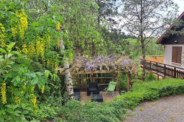 Maison de vacances pour 8 personnes, avec terrasse et jardin à Doucier