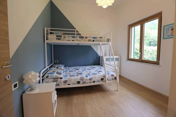 Appartamento intero, Villa pianterreno con piscina riscaldata e giardino in Rialto, Alpi Liguri