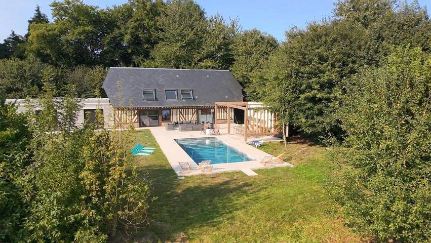 Location de vacances pour 12 personnes, avec Terrasse et Piscine à La Lande-Saint-Léger