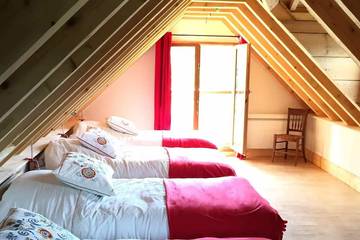 Gîte pour 9 personnes, avec balcon ainsi que piscine et jardin à Castillon-en-Couserans