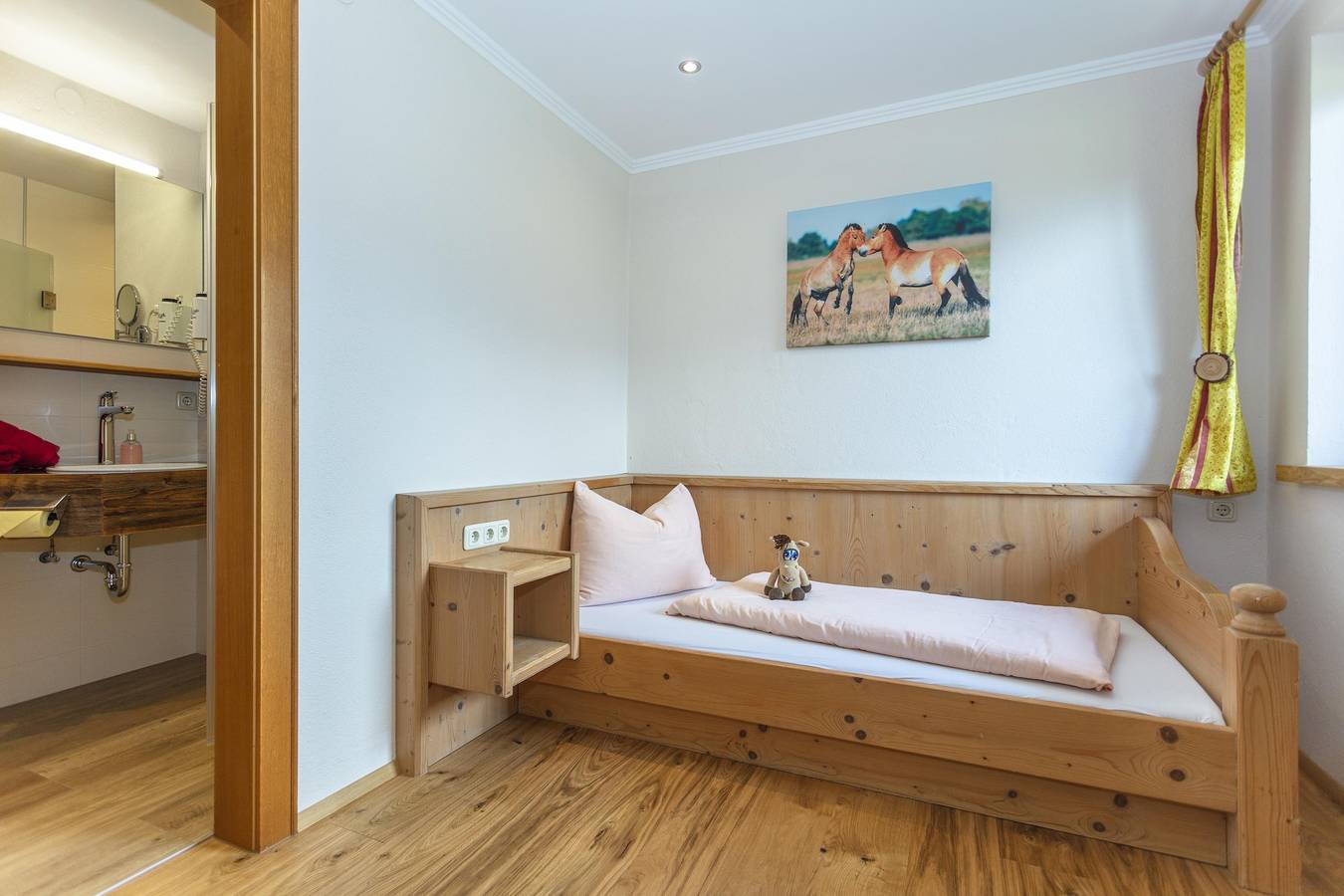 Ganze Ferienwohnung, Dreibettzimmer "Przewalski" mit Balkon in Walchsee, Kaiserwinkl