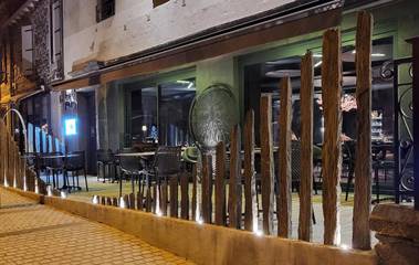 Hôtel pour 2 personnes, avec jardin et piscine à Laguiole