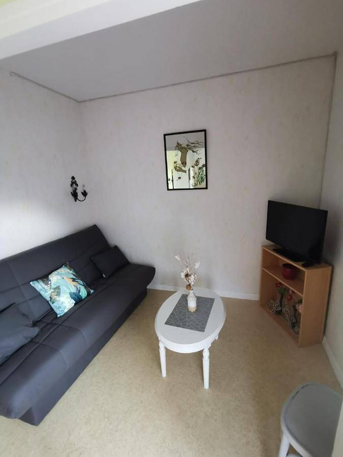 Gîte pour 6 personnes, avec vue et terrasse, animaux acceptés à Antignac - 2