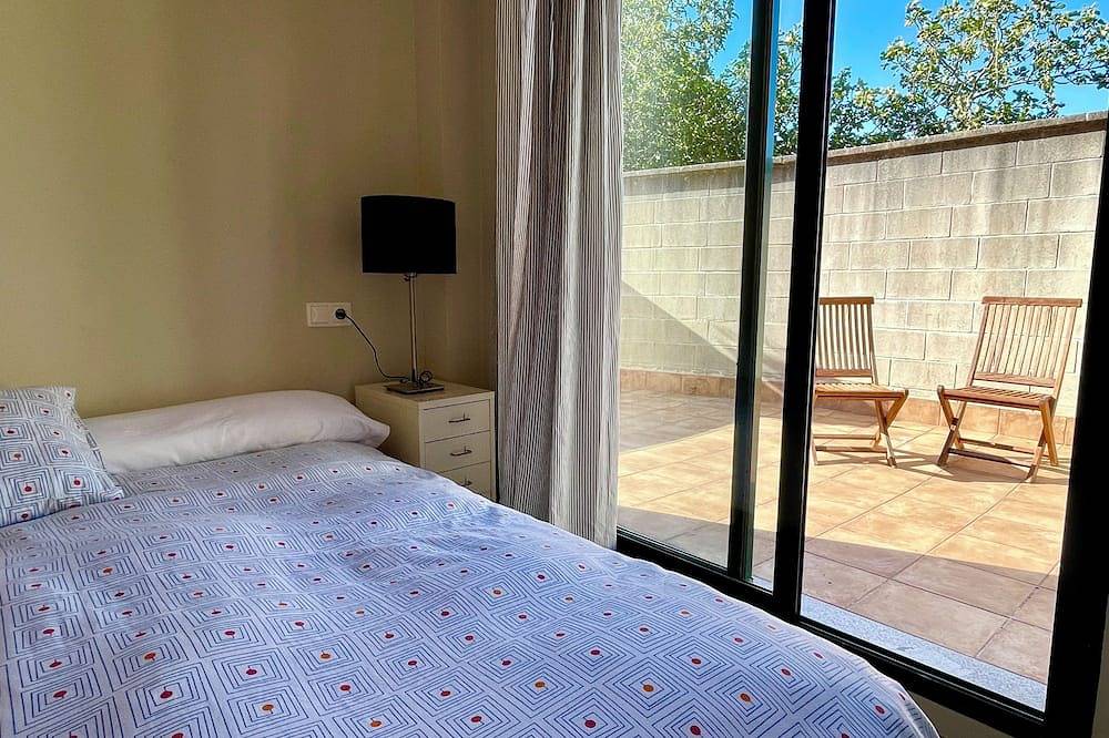 Apartamento entero, Apt.  Bajo Dos Habitaciones Con  Terraza De 50m2, Cerca  Playa De Carnota in O Pindo, Carnota