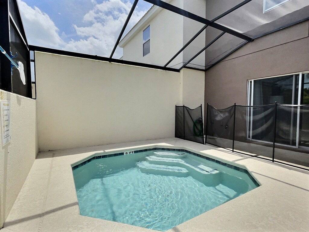 3Br Pool Townhome Near Disney in Kissimmee, Osceola County