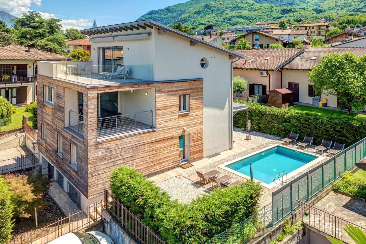 Villa Family with pool and amazing panoramic penthouse in Colico, Orobie Alpen West