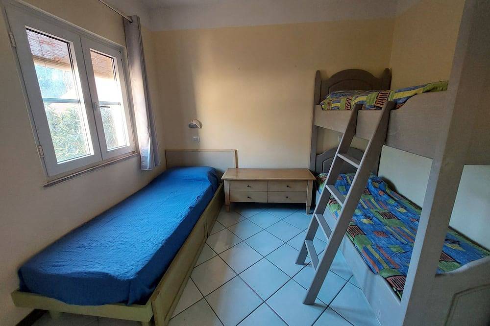 Appartement entier, Appartement avec terrasse vue mer dans un village touristique près d'Isola Rossa in Canneddi, Trinità d'Agultu e Vignola