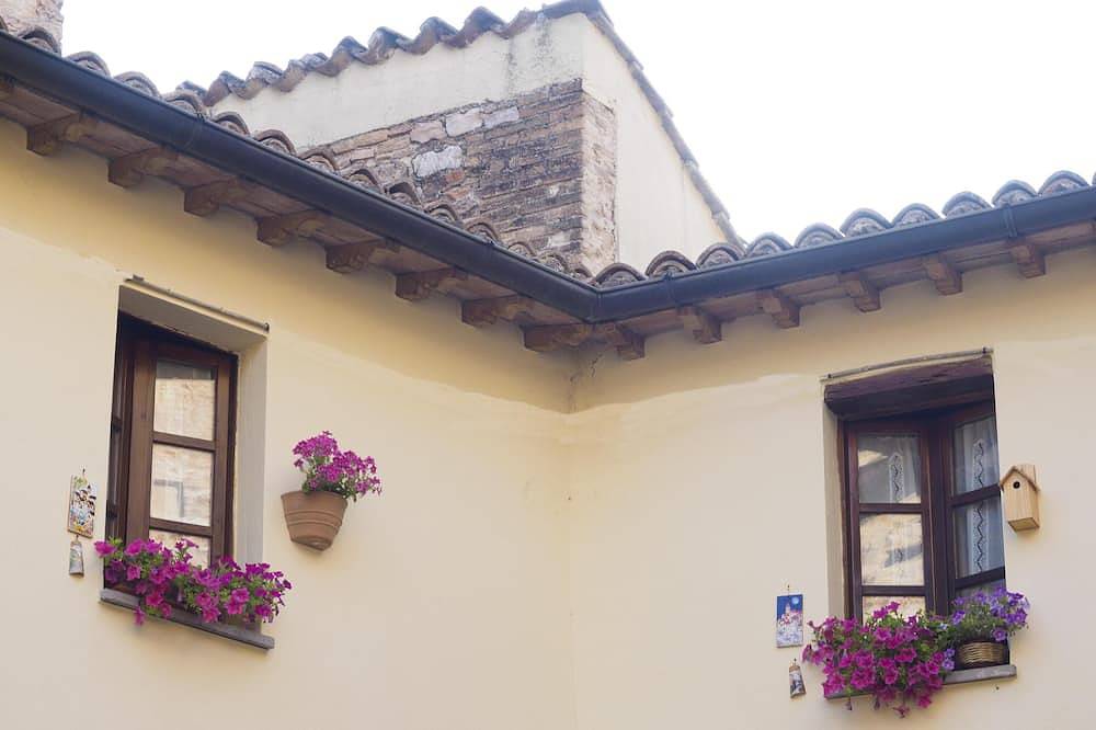 Promotion-In one of the most beautiful and evocative villages in Italy Flora house in Spello, Perugia Province