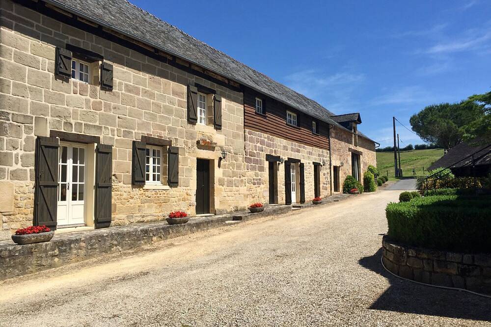 Domaine Leyvinie, idéal pour les groups in Perpezac-le-Blanc, Région de Brive-la-Gaillarde