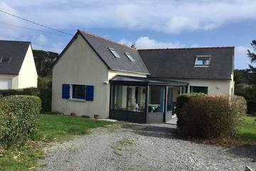 Location de vacances pour 8 personnes, avec jardin et terrasse dans Plage de Tréompan