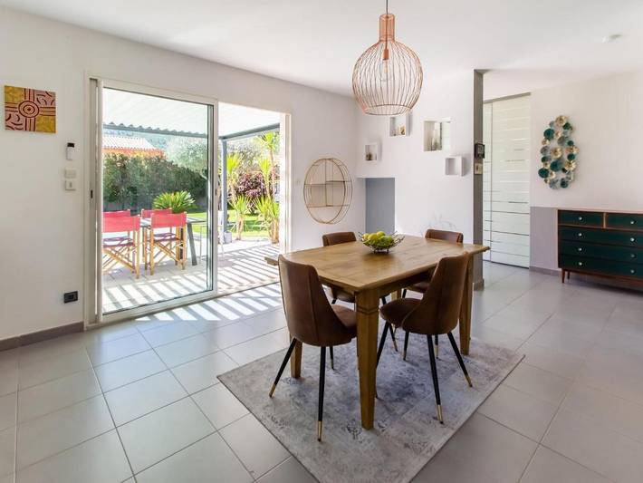 Location de vacances pour 6 personnes, avec terrasse ainsi que piscine et jardin à Gonfaron - 3