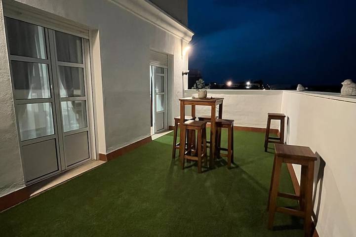 Apartamento de vacaciones para 6 personas, con terraza además de jacuzzi y piscina - 1