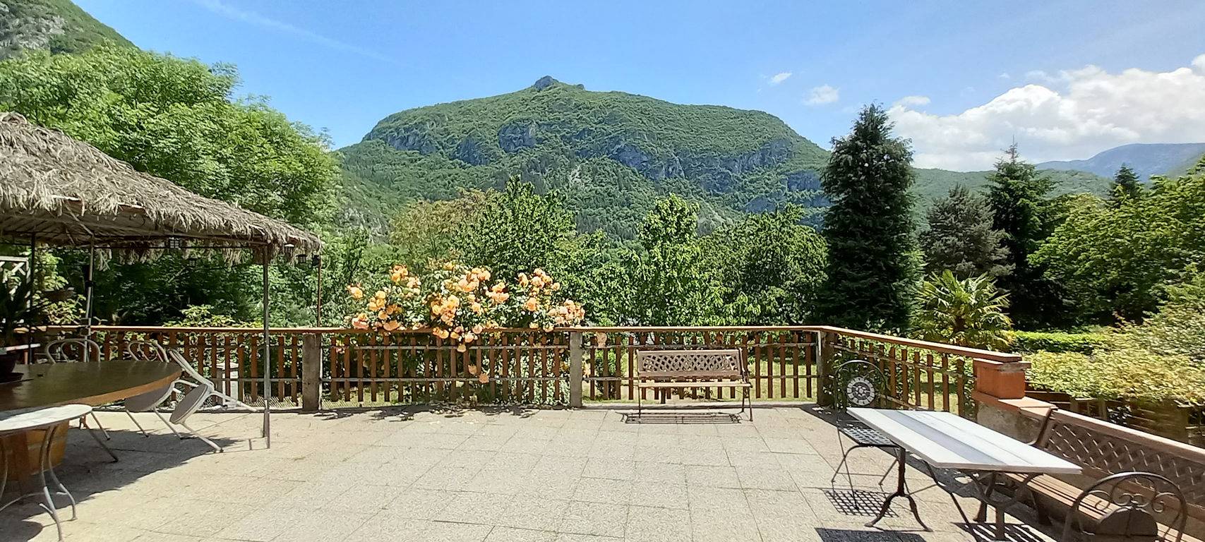 Gîte 85 m² avec terrasse 50 m² vue panoramique, 3 chambres in Alliat, Parc naturel régional des Pyrénées ariégeoises