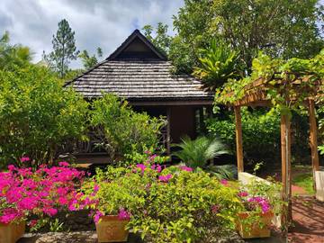 Gîte pour 3 personnes, avec piscine et jardin dans Tahiti