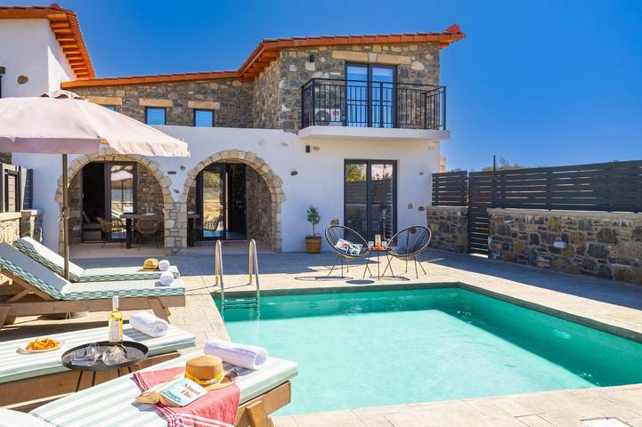 Villa pour 6 personnes, avec balcon ainsi que jardin et vue sur l’océan dans Rhodes