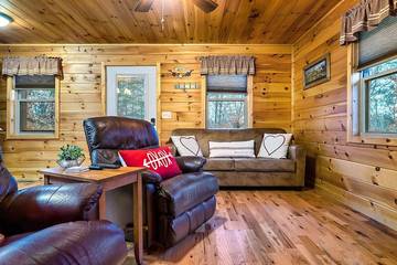 Cabin Rentals And Lodges for 2 Guests in Pigeon Forge, Sevier County, Picture 2