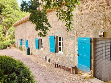 Gîte pour 8 personnes, avec vue ainsi que jardin et piscine à Brassy