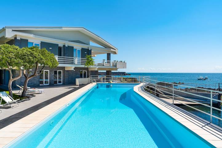 Casa vacanza per 16 persone a Stazzo
