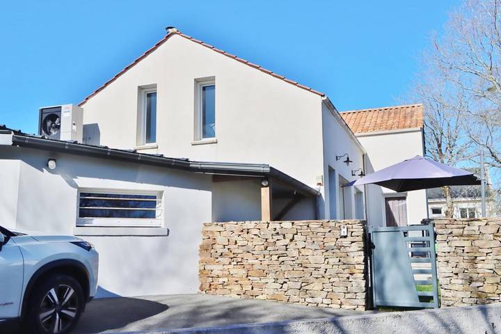 Location de vacances pour 8 personnes, avec jardin et terrasse à Couëron