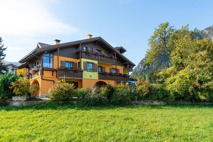 Appartamento per 4 persone, con Balcone e Terrazza nonché Giardino e Panorama a Fai della Paganella