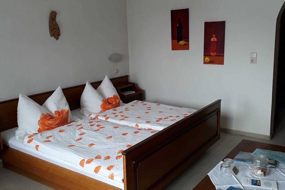 Doppelzimmer (Typ A)  Z-Nr. 9 - Greber Christine - Frühstückspension Fernblick in Schoppernau, Bregenzerwald