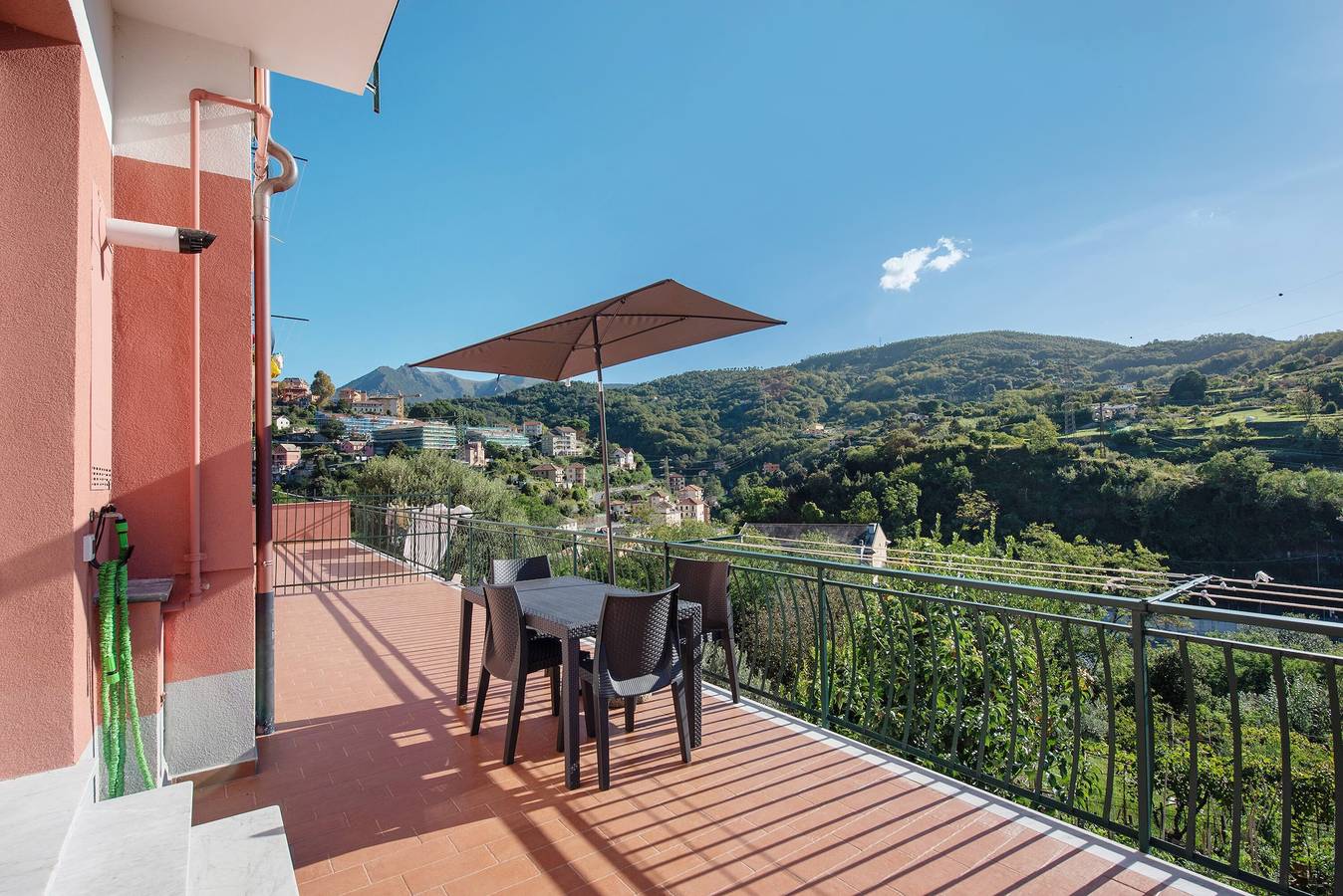 Ganze Wohnung, Ferienwohnung 'Cà Teodoi' mit Meerblick, Wi-Fi und Klimaanlage in Ponente (Genova), Genua