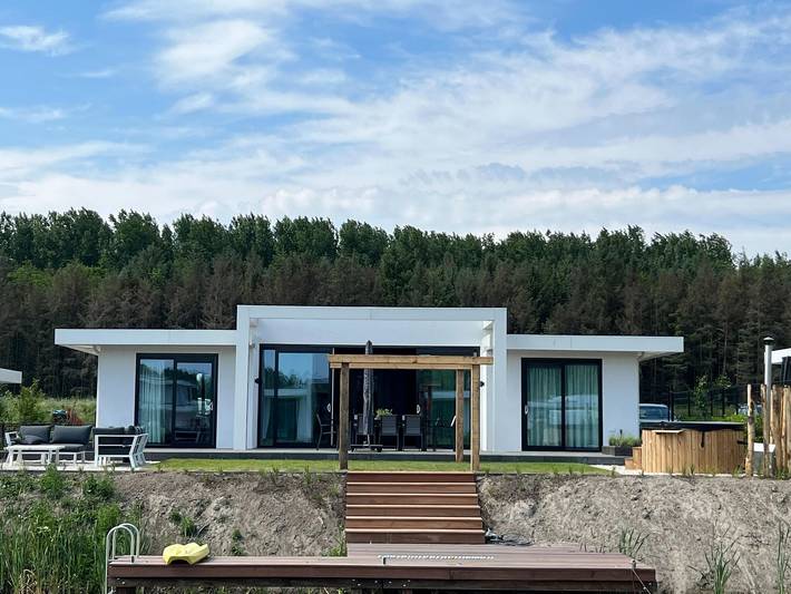 Ferienhaus für 8 Personen, mit Garten und Seeblick in den Niederlande